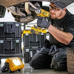 DCL077-XJ Προβολέας Μπαταρίας 2000lm (Solo)